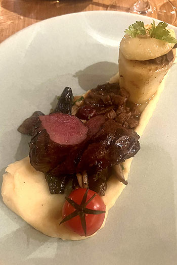 „Franz Haas Winzer Dinner“ im „The Luis Grillroom“ Hauptgang  – zweierlei vom Reh aus der Lüneburger Heide 